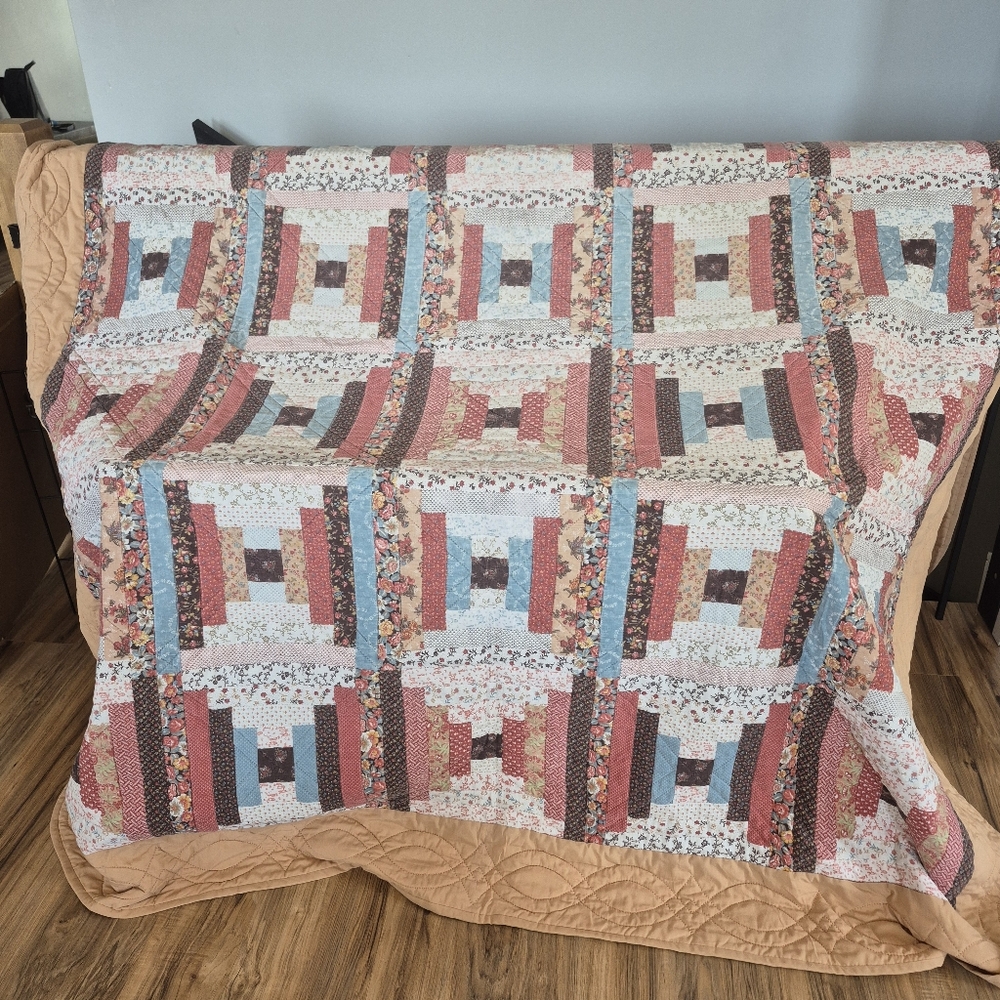 Patchwork Quilt with Multicolor Design